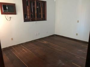 VENDE-SE  OTIMA CASA C/ 2 PV. NA RUA URQUIZA LEAL