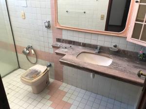 VENDE-SE  OTIMA CASA C/ 2 PV. NA RUA URQUIZA LEAL