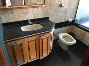 VENDE-SE  OTIMA CASA C/ 2 PV. NA RUA URQUIZA LEAL