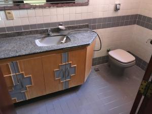 VENDE-SE  OTIMA CASA C/ 2 PV. NA RUA URQUIZA LEAL