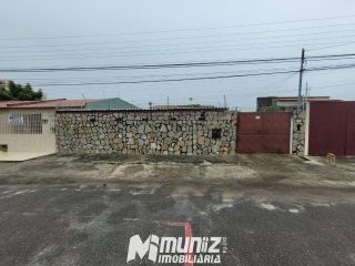 VENDE-SE CASA C/PISCINA E AREA VERDE C/FRUTEIRAS