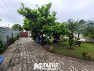 VENDE-SE CASA C/PISCINA E AREA VERDE C/FRUTEIRAS