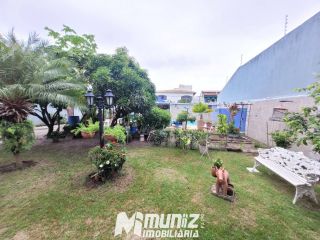 VENDE-SE CASA C/PISCINA E AREA VERDE C/FRUTEIRAS