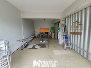 VENDE-SE CASA C/PISCINA E AREA VERDE C/FRUTEIRAS