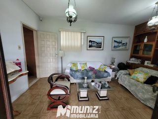 VENDE-SE CASA C/PISCINA E AREA VERDE C/FRUTEIRAS