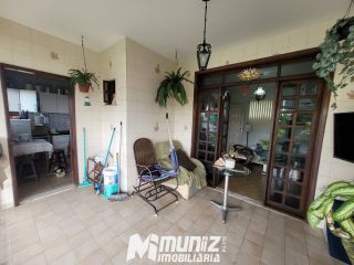 VENDE-SE CASA C/PISCINA E AREA VERDE C/FRUTEIRAS