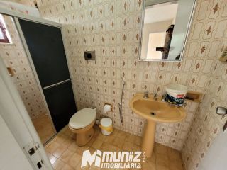 VENDE-SE CASA C/PISCINA E AREA VERDE C/FRUTEIRAS