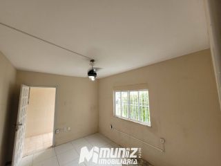 VENDE-SE CASA C/PISCINA E AREA VERDE C/FRUTEIRAS