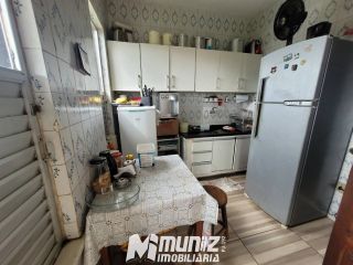 VENDE-SE CASA C/PISCINA E AREA VERDE C/FRUTEIRAS