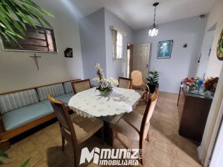 VENDE-SE CASA C/PISCINA E AREA VERDE C/FRUTEIRAS