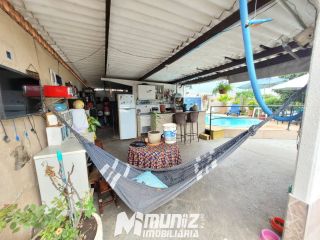 VENDE-SE CASA C/PISCINA E AREA VERDE C/FRUTEIRAS