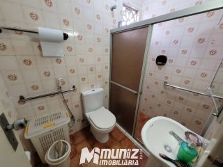 VENDE-SE CASA C/PISCINA E AREA VERDE C/FRUTEIRAS