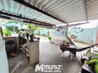 VENDE-SE CASA C/PISCINA E AREA VERDE C/FRUTEIRAS