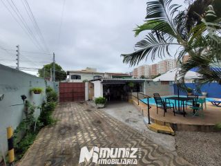 VENDE-SE CASA C/PISCINA E AREA VERDE C/FRUTEIRAS