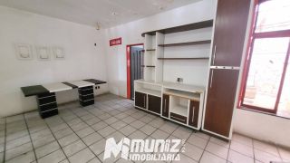 VENDE-SE CASA ÓTIMA PARA COMÉRCIO NO BAIRRO ÁMERICA