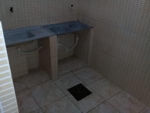 VENDE-SE PRÉDIO COMERCIAL  COM DUAS CASAS EM BAIXO E DOIS APTOS  NA RUA PERNAMBUCO