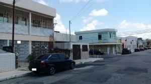 VENDE-SE PRÉDIO COMERCIAL  COM DUAS CASAS EM BAIXO E DOIS APTOS  NA RUA PERNAMBUCO