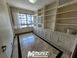Vende Apartamento Amplo no Edifício Villa Maria – Bairro Centro!