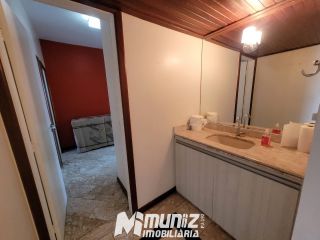 Vende Apartamento Amplo no Edifício Villa Maria – Bairro Centro!
