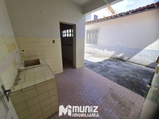 VENDE-SE CASA NA AV. DR EDÉZIO VIERA DE MELO - SUISSA