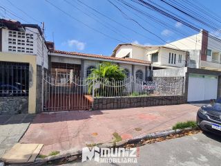 Casa Ampla Disponível Para Aluguel Na Avenida Edezio Vieira De Melo