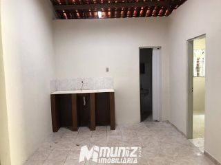 VENDE-SE CASA NA AVENIDA COLETORA C, ALBANO FRANCO.