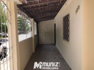 VENDE-SE CASA NA AVENIDA COLETORA C, ALBANO FRANCO.