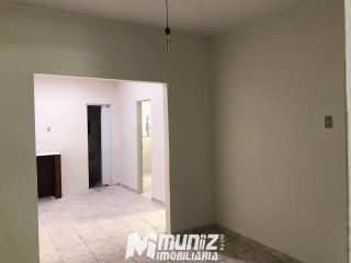 VENDE-SE CASA NA AVENIDA COLETORA C, ALBANO FRANCO.