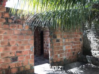 VENDE-SE CASA NA AVENIDA COLETORA C, ALBANO FRANCO.