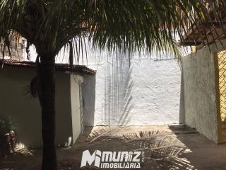 VENDE-SE CASA NA AVENIDA COLETORA C, ALBANO FRANCO.