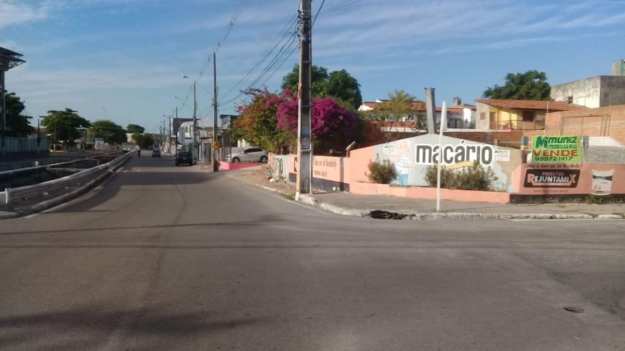 VENDE-SE TERRENO NA AV. GENTIL TAVARES C/ RUA ESTÂNCIA.