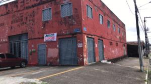 VENDE-SE DE ESQUINA  GALPÃO