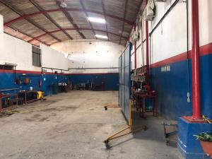 VENDE-SE DE ESQUINA  GALPÃO