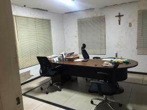 VENDE-SE DE ESQUINA  GALPÃO