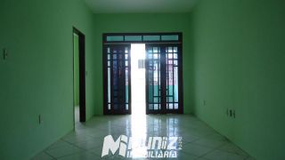 Vende-se Casa de 2 Pavimentos na Rua Padre Caldas - Ponto Novo