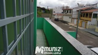 Vende-se Casa de 2 Pavimentos na Rua Padre Caldas - Ponto Novo