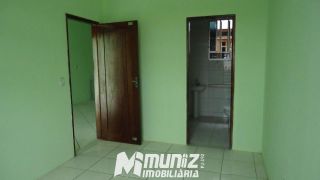 Vende-se Casa de 2 Pavimentos na Rua Padre Caldas - Ponto Novo