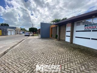 Vende-se Casa com Estilo Chácara no Centro de Dores