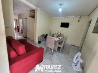 vende-se casa com quintal enorme - Rua Aristide Bispo