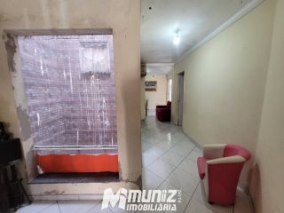 vende-se casa com quintal enorme - Rua Aristide Bispo