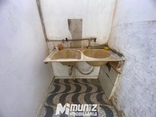 Vende-se Ponto Comercial com Casa nos Fundos no Rosa Elze