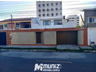 Casa à Venda em Localização Nobre Próxima à Orla de Aracaju