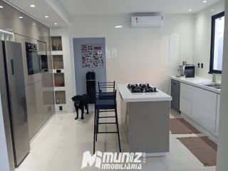 Casa à Venda em Localização Nobre Próxima à Orla de Aracaju