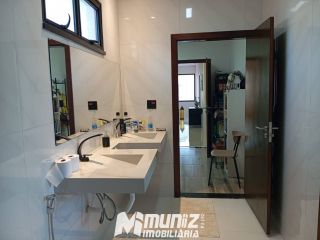 Casa à Venda em Localização Nobre Próxima à Orla de Aracaju