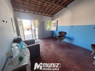 VENDE-SE CASA NA PRAÇA DE MARUIM