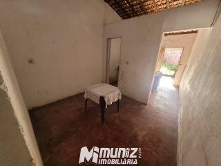 VENDE-SE CASA NA PRAÇA DE MARUIM