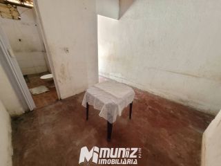 VENDE-SE CASA NA PRAÇA DE MARUIM