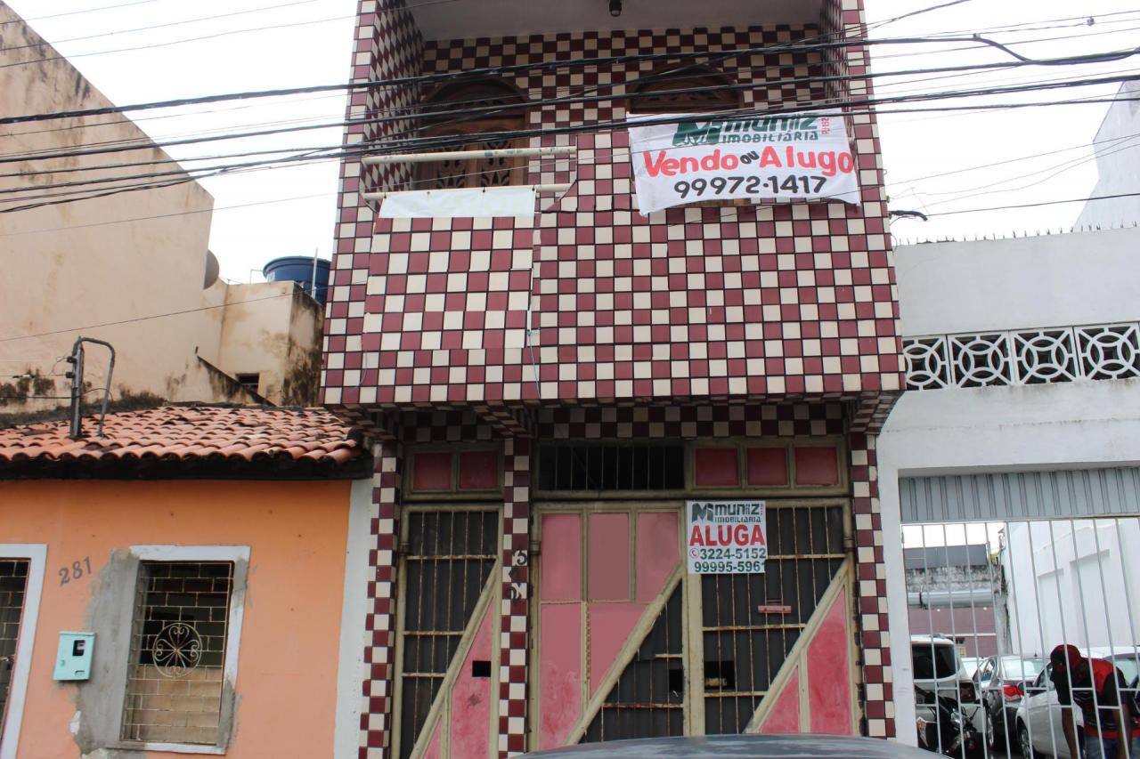 VENDE-SE CASA COM 3 PAVIMENTOS - GETULIO VARGAS