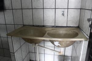 VENDE-SE CASA COM 3 PAVIMENTOS - GETULIO VARGAS