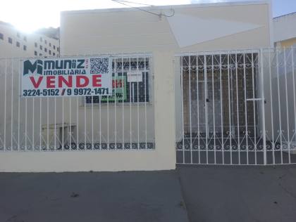 VENDE-SE CASA DESOCUPADA NO B. CIRURGIA